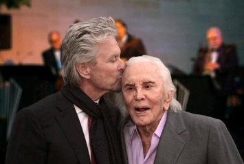 Самый старый актер в мире Кирк Дуглас празднует 100-летний юбилей