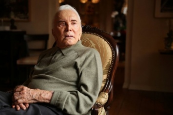 Старейший в мире актер Кирк Дуглас отметил 100-летний юбилей