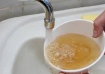 Черниговцев предупреждают о питьевой воде с осадком