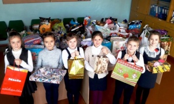 Одесские школьники участвуют в благотворительном проекте «Собери подарок сироте»