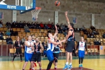 Ялтинцы лидируют в обеих лигах Чемпионата Крыма по баскетболу