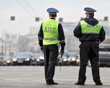 Автомойщик в Москве угнал внедорожник Infiniti и попал на нем в ДТП
