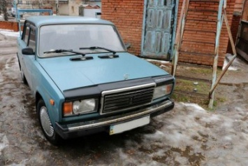 В Славянске на кладбище нашли угнанный автомобиль