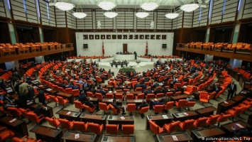 Правящая партия Турции внесла в парламент пакет поправок в конституцию