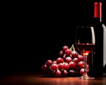Ученые: Красное вино может продлевать жизнь и омолаживать организм