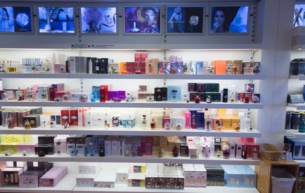 Женщины дарят подружкам парфюмы, запах которых не нравится им самим