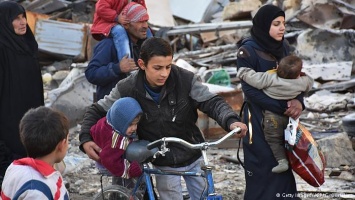 SOHR: За ночь восточный Алеппо покинули 10 тысяч мирных жителей