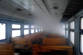 На Харьковщине во время движения загорелась электричка: пассажиров эвакуировали (ФОТО)