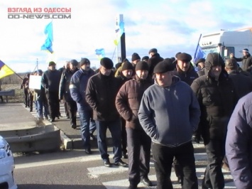 Ветераны МВД для начала заблокировали трассу "Одесса-Киев" на час