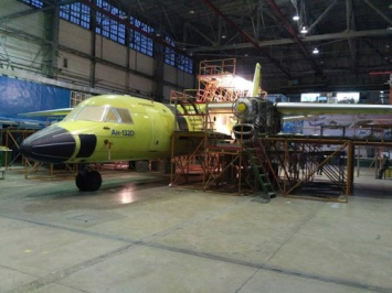 Опубликованы фото собранного новейшего самолета Антонова Ан-132