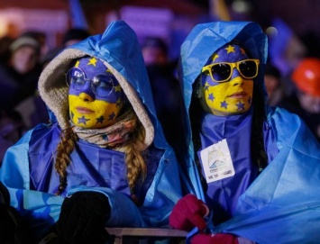 Financial Times: Украинцы считают «предательством» задержку безвизивого режима