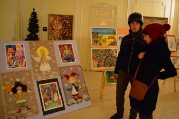 Черноморск - город талантов: школа искусств представила выставку замечательных детских работ (фото)