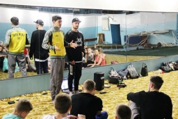"Maneken Challenge в спортивном зале": николаевская молодежь провела открытую тренировку для всех желающих (ФОТО, ВИДЕО)