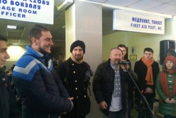 В Мариуполе встретили пассажиров уникального поезда, объединяющего Украину (ФОТО, ВИДЕО)