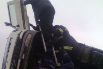 На Кировоградщине перевернулся грузовик, пострадали два человека