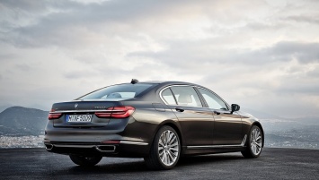 BMW 5 серии 2017 года обещает удивить своим бизнес-спорткаром