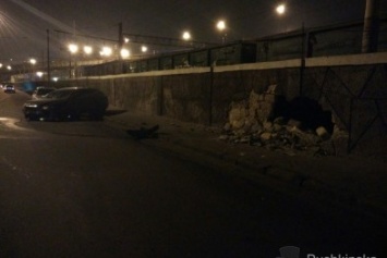 В Одессе водитель Audi протаранил каменный забор у морвокзала (ФОТО)