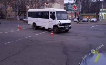 В Одессе произошло ДТП с участием маршрутки, есть пострадавшие