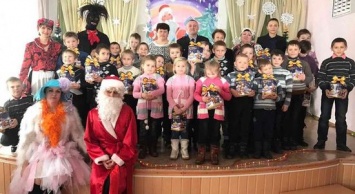 Работники прокуратуры Сумщины поздравили более 500 детей с праздником