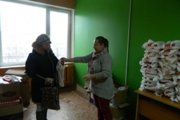 В Черноморске раздали праздничные наборы нуждающимся ко Дню Св. Николая (фото)