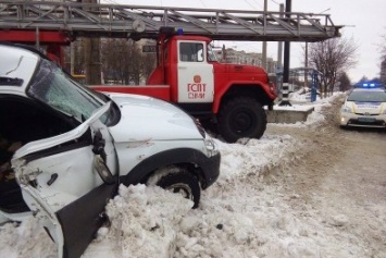 В Сумах ДТП: на Харьковской столкнулись Chevrolet Niva и пожарная машина (ФОТО)