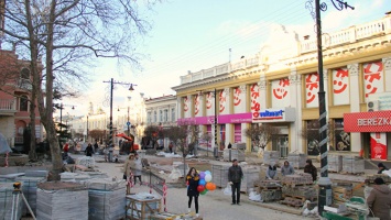 До завершения первого этапа реконструкции центра Симферополя осталось уложить 8 тыс кв метров плитки - Круцюк