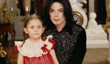 Дочь Майкла Джексона поделилась редким фото