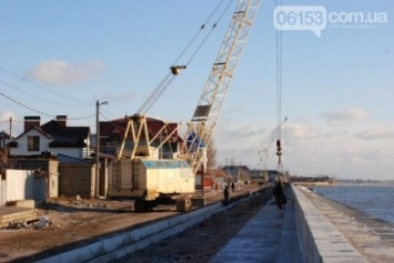 Реконструкция дамбы по улице Набережной в Бердянске продолжится за счет областного бюджета