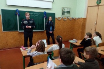 Сотрудники Черноморского ГУ ГСЧС и полиции рассказали об опасности использования пиротехники