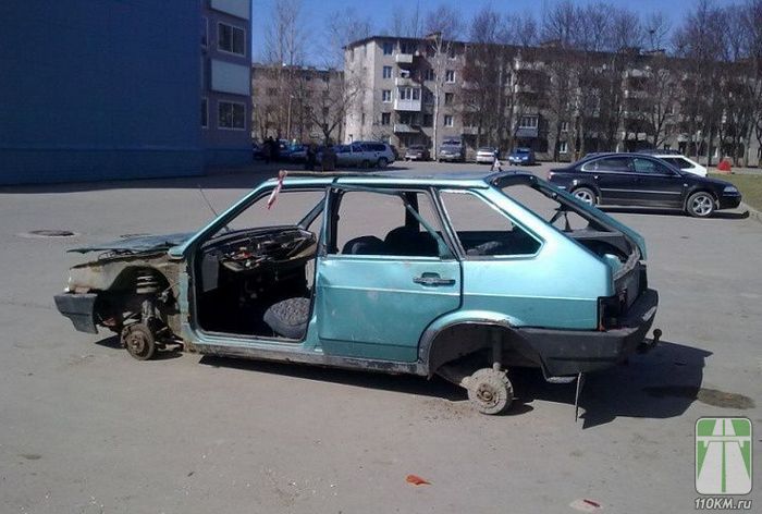 В Ломоносовском районе выявили более 50 брошенных машин