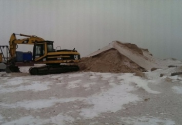 На Молочном лимане снова промышляли добычей песка (видео)