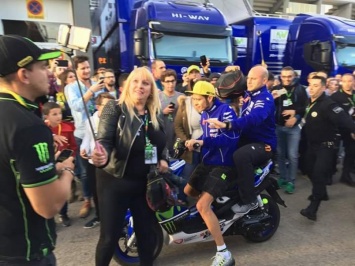 MotoGP: Суд отклонил иск фанатки к Валентино Росси после инцидента в Валенсии