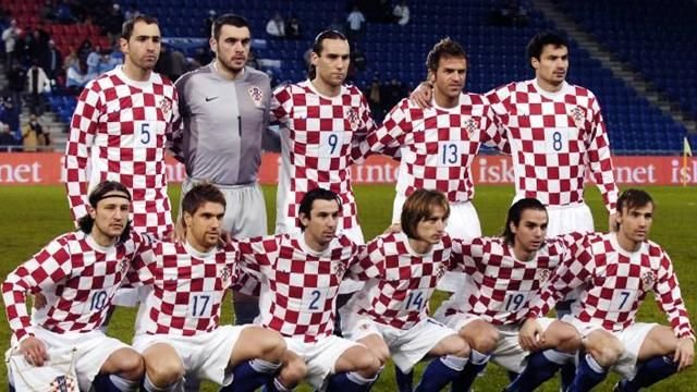 УЕФА лишил одного очка сборную Хорватии по футболу из-за свастики на газоне