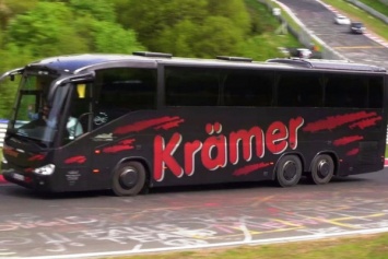 В сети появилось видео заездов автобусов и минивэнов на Нюрбургринге
