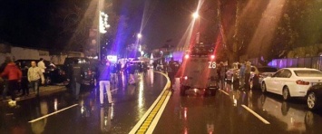 В Стамбуле, спасаясь от вооруженных "Санта Клаусов", гости вечеринки прыгали в Босфор, - СМИ