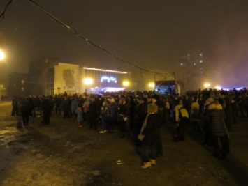 Новогодние приключения мелитопольцев на центральной площади (видео)