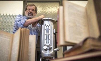 В Австрии изобрели "стиральную машинку", которая может спасти 40 миллионов старинных книг
