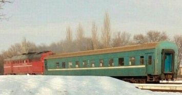 В Крыму запустили одновагонный поезд, люди едут стоя и матерятся