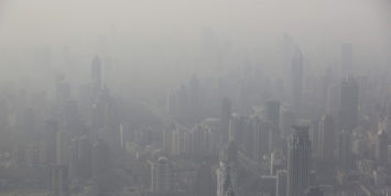 Из-за смога в Шанхае ввели желтый уровень опасности