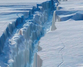 Ученые: Гигантский айсберг оторвется от Антарктиды