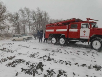 «В метель на трассу выезжают отчаянные водители» - Танасов о том, как в Березанском районе спасатели освободили из снежного плена семью с ребенком