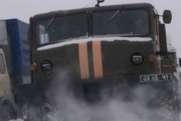 Харьковские спасатели вытащили из снежной ловушки машину с беременной женщиной