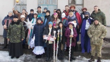 Школьники Донетчины поздравили раненых украинских бойцов с Рождеством