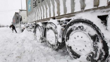 В Винницкой области из снежного плена за ночь вытащили 13 автомобилей
