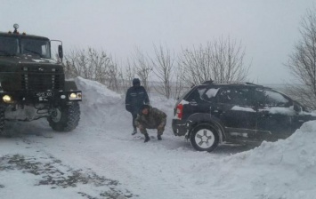 Снегопады в Украине: опубликовано видео спасательной операции под Одессой