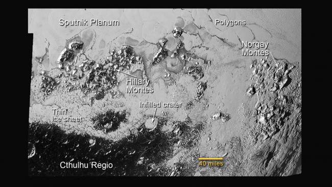 NASA показала новые фотографии Плутона