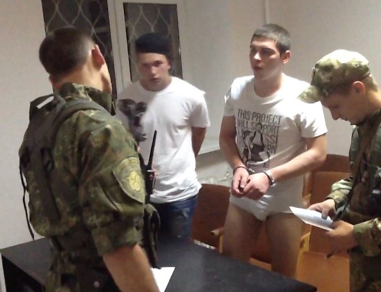 В Харькове мажоры помочились перед райотделом милиции