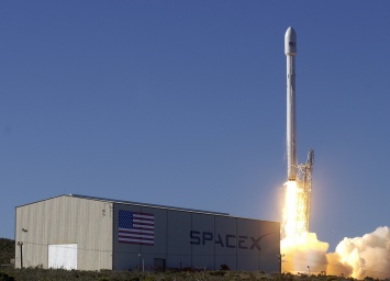 Из-за непогоды запуск Falcon 9 отложили на 14 января