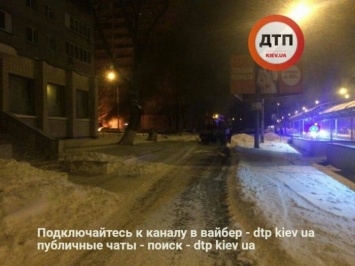 Неизвестные сожгли ВАЗ в Киеве