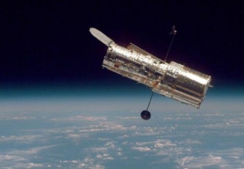 «Хаббл» нашел стаи падающих на звезду «комет-камикадзе»